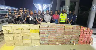 কর্ণফুলী এক্সপ্রেস থেকে প্রায় দেড় কোটি টাকার ভারতীয় আতশবাজি জব্দ